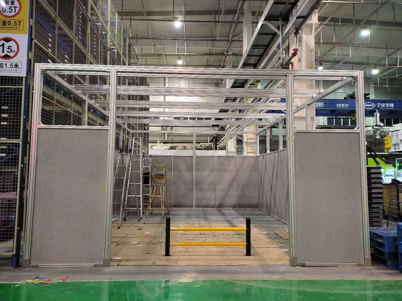 工业铝型材框架.jpg 工业铝型材框架.jpg