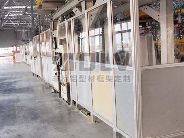 汽车厂智能生产线围栏.jpg 汽车厂智能生产线围栏.jpg