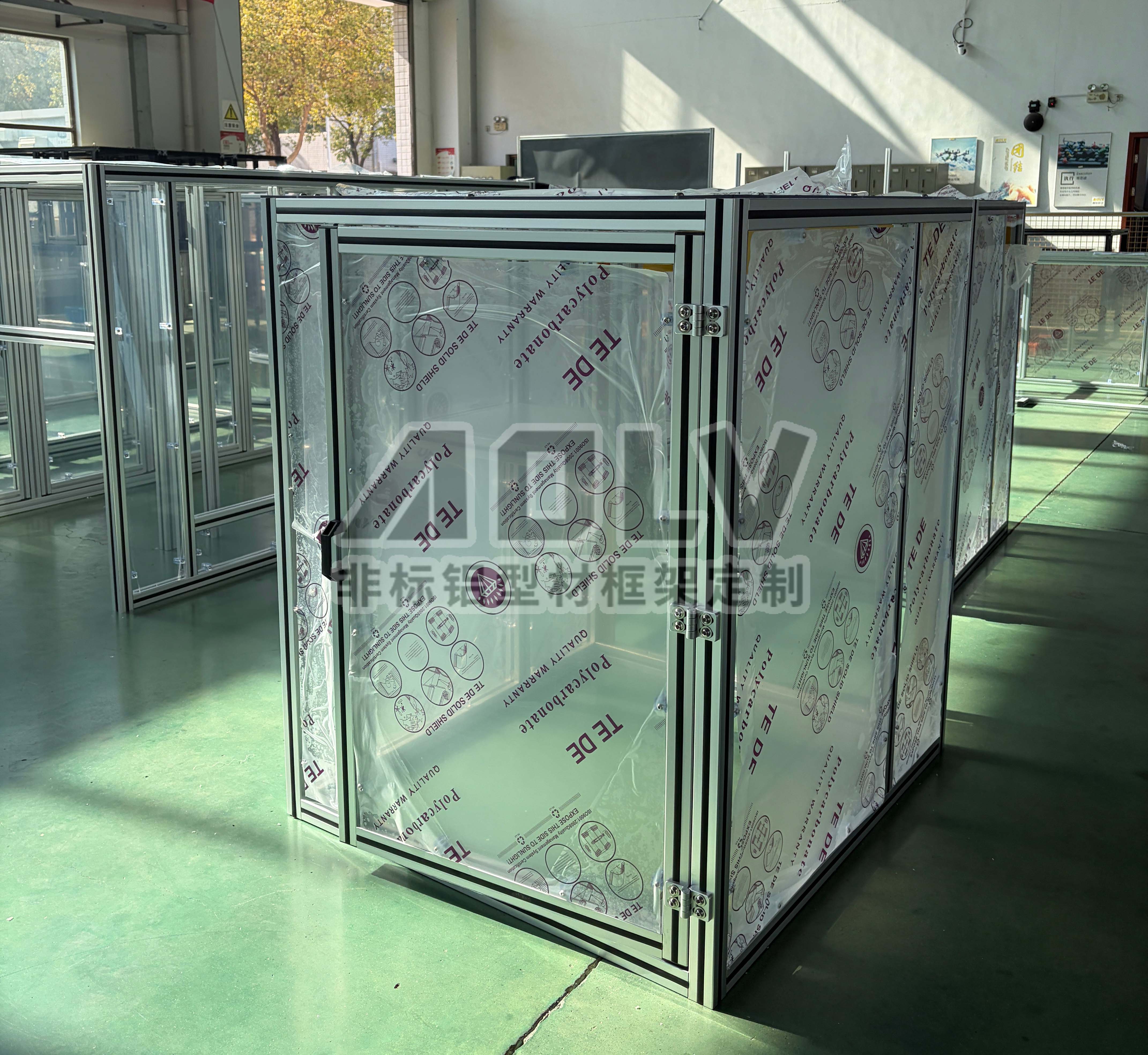 铝型材防护罩.jpg 铝型材防护罩.jpg